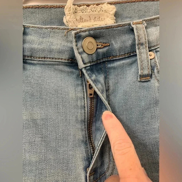 Women’s Altar’d State Flare Jeans With Daisy Design On Back Size 27/5 EUC - Picture 5 of 5